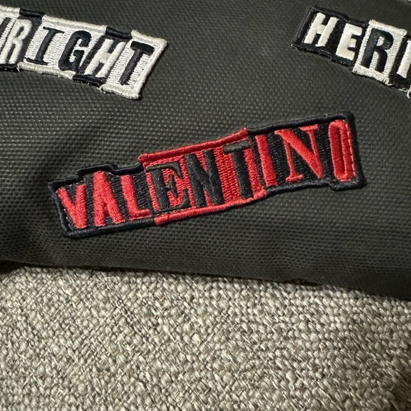EUC VALENTINO GARAVANI X JAMIE REID APPLIQUÉ SLOGAN CLUTCH and dust bag UNISEX - Picture 10 of 14
